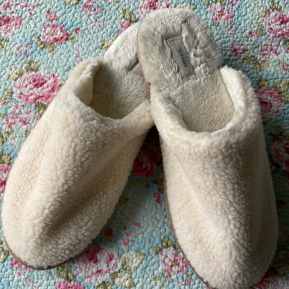 Old Navy Shoes Old Navy Sherpa Women Slippers Size 9 Poshmark